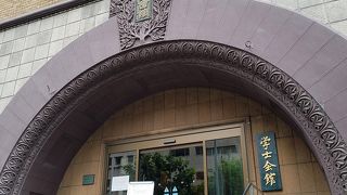 一ツ橋の歴史ある現役施設