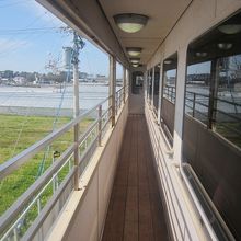 風を感じながらオープンデッキで過ごす時間、最高です！