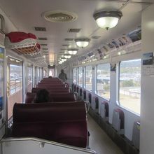 オープンデッキ車両内部の様子