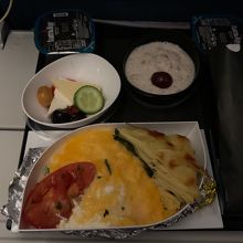 ２回目の機内食（イスタンブール→成田）