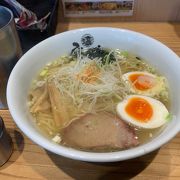 人形町駅近くにある塩ラーメンの美味しいお店です。