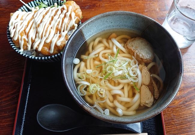 安房港近くのレストラン