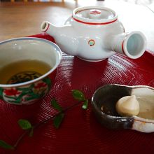 加賀と言えばやっぱりほうじ茶かな？中国茶もありました。