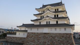 尼崎城は再建されてまだ日が浅いような感じで綺麗でしたし、公園としても新しい感じでした