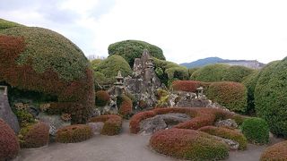 立派なお屋敷と庭園