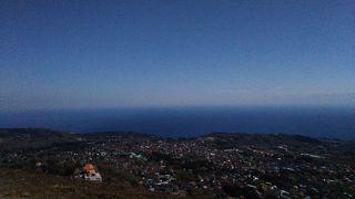 相模湾眺望して、伊豆大島が目前に・・