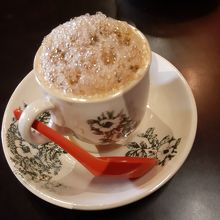 こんな可愛いカップで出て来ます。カップは販売もしています。