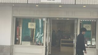 革のバッグなど