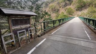 飛龍橋は吊り橋ではなく通常の立派な橋です