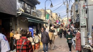 こんな時期でも人が多くて活気がすごい。