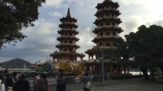 蓮池潭をサイクリングが気持ち良さそう