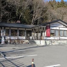 「金谷ホテル歴史館」に隣接しています