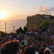 ウルワツ寺院のケチャックダンスは外せない！