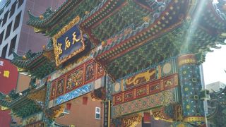 華やかな中国らしい彩色で異国情緒が