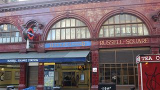 ヒースロー空港から地下鉄で直通１時間