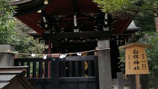 黒塗りの寺社が美しい