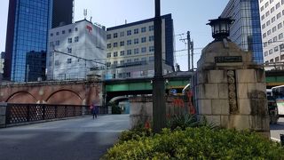 周りにも見どころが多い橋