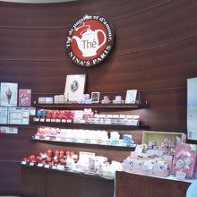 テ ニナス 横浜ワールドポーターズ店