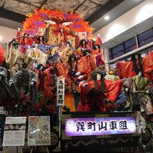 大きな山車の展示