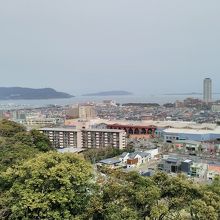 本殿の展望スペースからの福岡市内風景