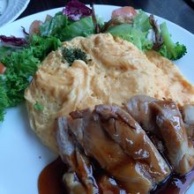 …照り焼きチキン添えオムライスも美味。パスタは撮り忘れ。