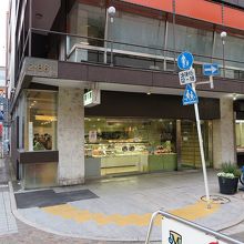 外観からして、大人の洋菓子屋さんです