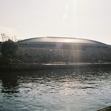 大阪城ホール、全景。
