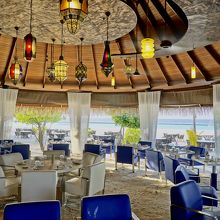 ビーチ沿いにあります