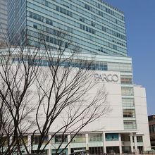 仙台駅西口の大型商業ビル