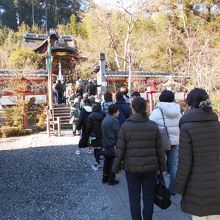 お参りするのも行列です。