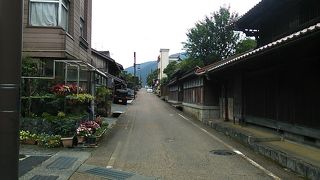 歴史的建造物が所々ありますが･･･