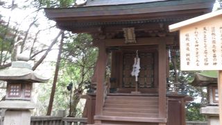 小さな神社、祠？