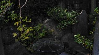 浅野内匠頭の墓所に向かう途中吉良上野介の首級を洗ったとされる井戸