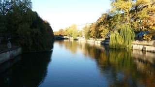 流れてるのかな、というくらい静かな川