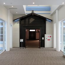 ガイドの方の案内で見学に向かいます