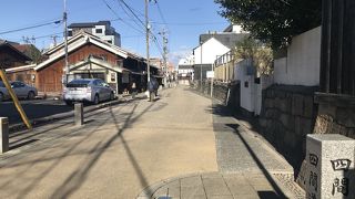 飲食店が多い。