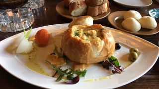 大箱だけど平日でもかなり混んでいる