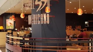 アルカキット内のオープンカフェ