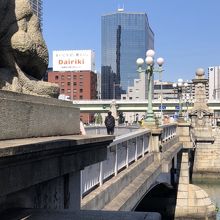 橋脚も街灯も素敵