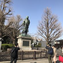 桜の木が周りにないので空いていました