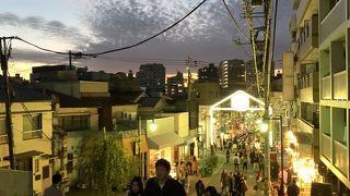 風情ある食べ歩きできる商店街