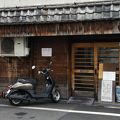 個性的な店主が一人できりもり