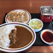 「みよしの」の大盛ぎょうざカレー