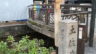 石碑と説明板がありました