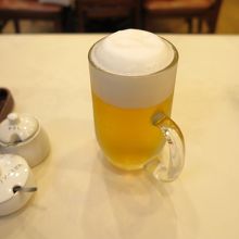 ビールの注ぎ方も芸術的でした