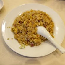 炒飯、メニューの日本語欄では”やきめし”、懐かしい表記です