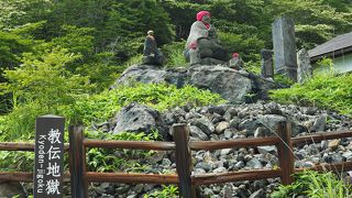 一人の石工によって作られた地蔵群