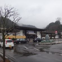 身延山の玄関口らしい立派な駅舎