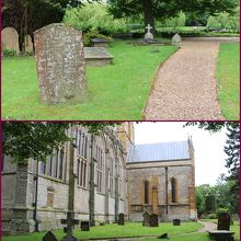 敷地内には苔むした墓標や石棺が