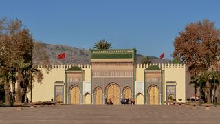 入れませんが、素晴らしい正門！